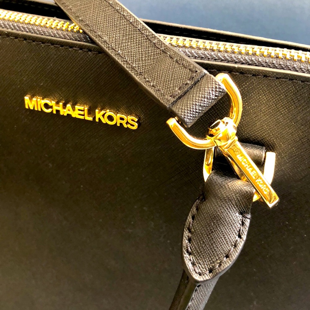 Michael Kors leather dome satchel with strap & handles. Gold tone hardware. - Picture 11 of 16